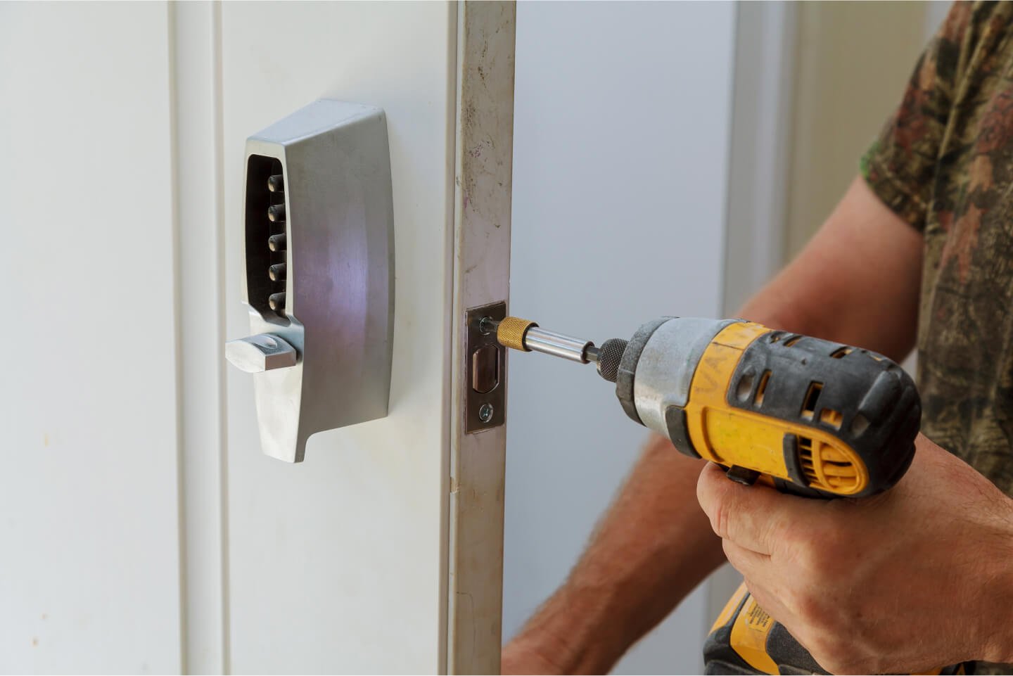 man-installing-of-the-door-with-lock-key-security-2021-08-30-22-58-04-utc.jpg