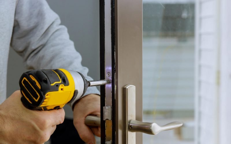 locksmith-in-installing-new-house-door-lock-hand-h-2021-08-29-01-07-52-utc.jpg locksmith-in-installing-new-house-door-lock-hand-h-2021-08-29-01-07-52-utc.jpg